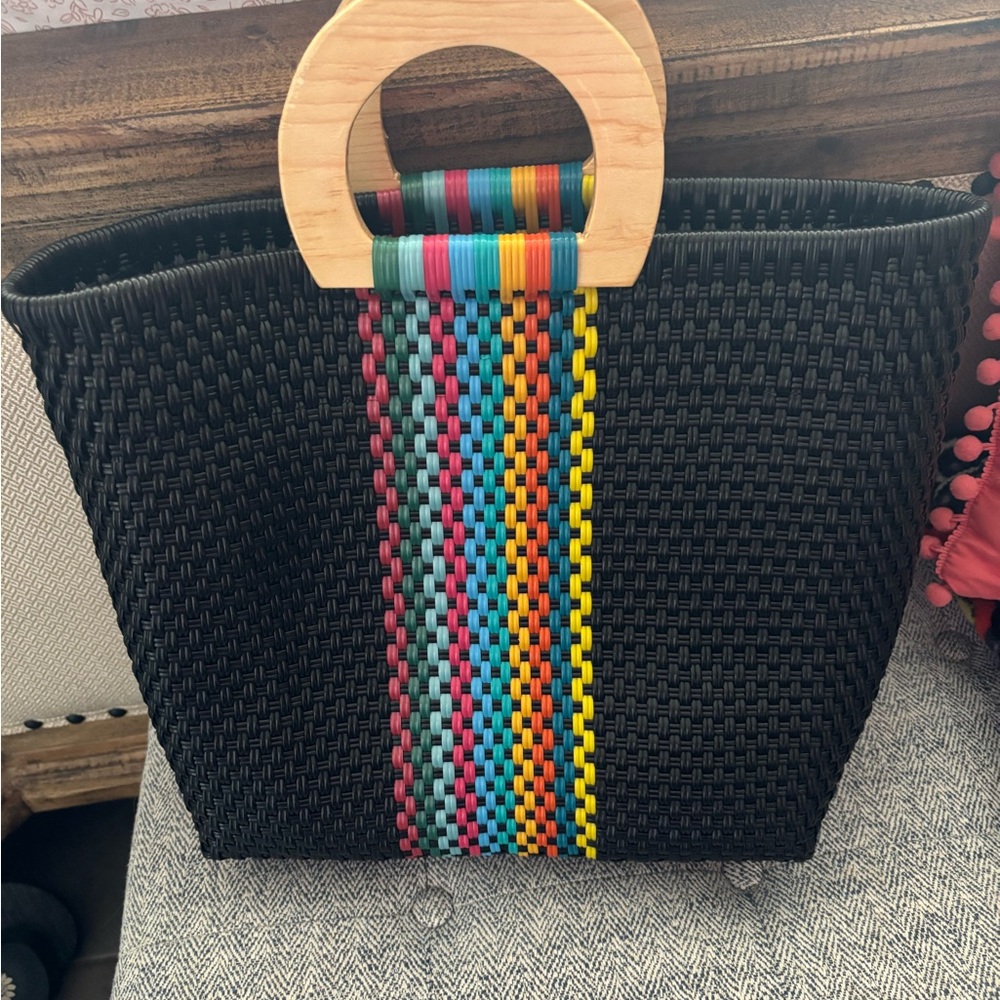Colorful HandWoven Tote Bag
Wooden handle 
Made in Mexico